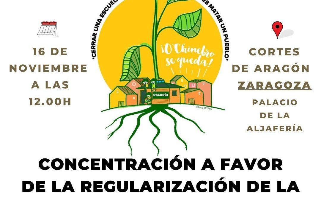 Concentración a favor de la regularización de la escuela de Caneto