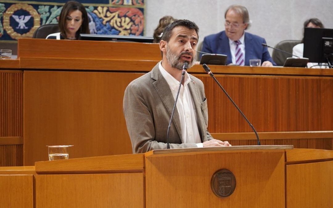 Las Cortes aprueban nuestra iniciativa para recuperar los docentes que los colegios perderán con la reducción de horas de cupo