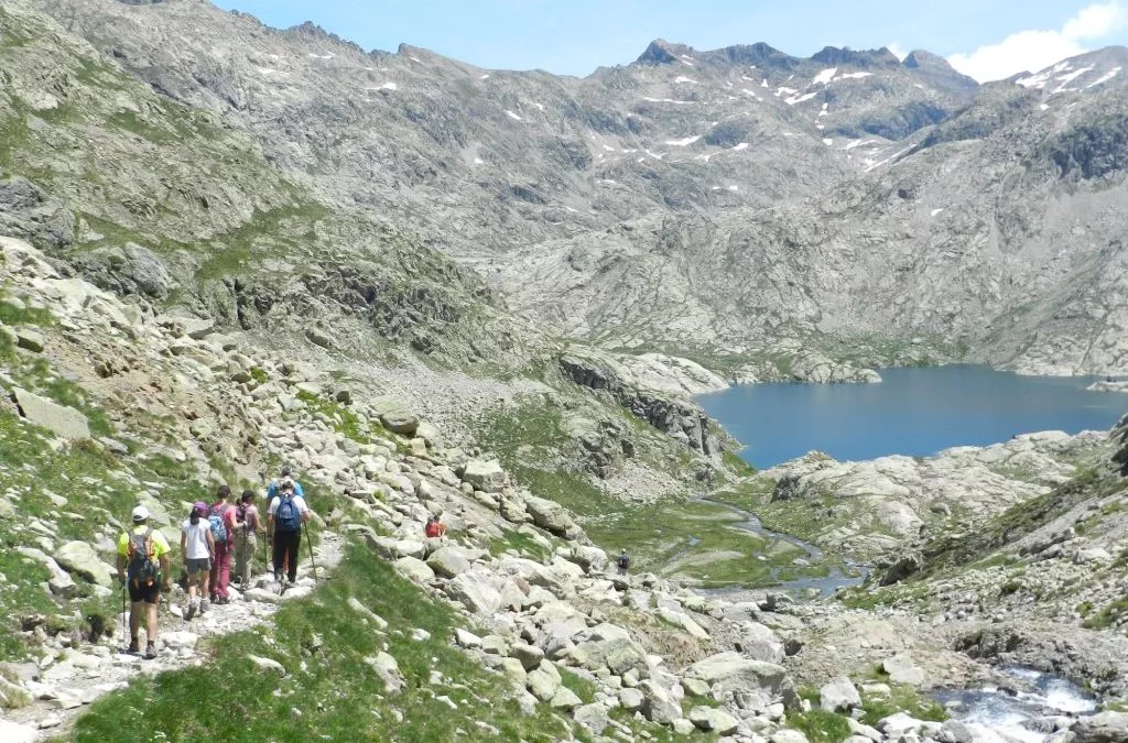 Pedimos regulación y apoyo del transporte público para los lagos de alta montaña en peligro del Pirineo Aragonés