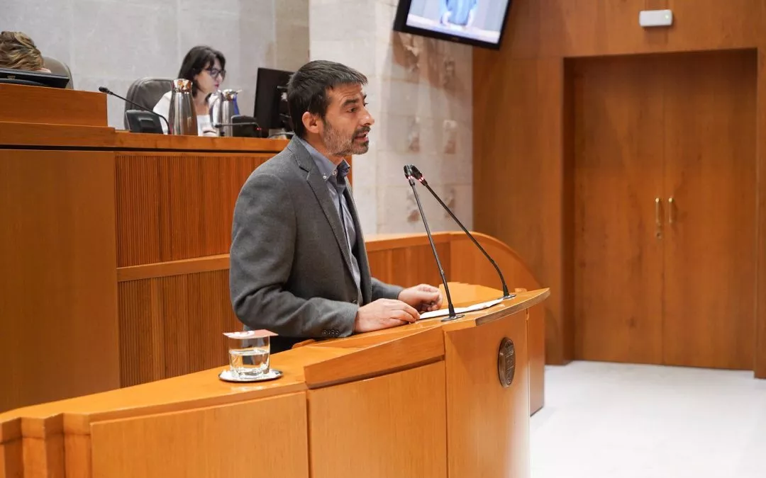Izquierda Unida exige al Gobierno de Aragón que cumpla con su propia estrategia de conciliación y deje de recortar servicios públicos esenciales para las familias