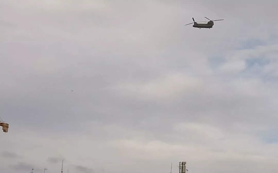 Cambiar Huesca-Izquierda Unida denuncia los vuelos de helicópteros militares sobre el casco urbano y critica que la escuela infantil solo puedan usarla las hijas e hijos de militares