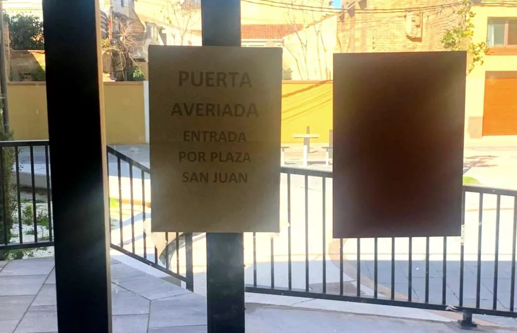 Cambiar Monzón exige la reapertura inmediata del acceso del Hogar de Personas Mayores a la Plaza de la Ceca tras dos meses de bloqueo