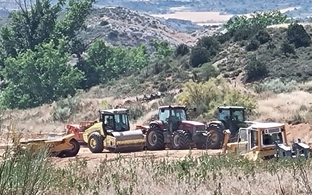 Izquierda Unida denuncia el inicio ilegal de obras de una macrogranja en Valmuel y convoca un acto público para abrir el debate sobre el modelo ganadero intensivo