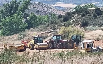 Izquierda Unida denuncia el inicio ilegal de obras de una macrogranja en Valmuel y convoca un acto público para abrir el debate sobre el modelo ganadero intensivo