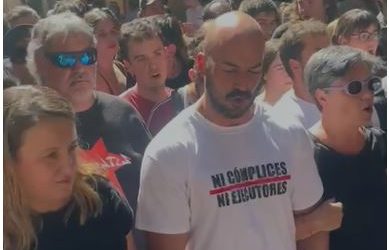 Dos desahucios paralizados en el barrio del Gancho.