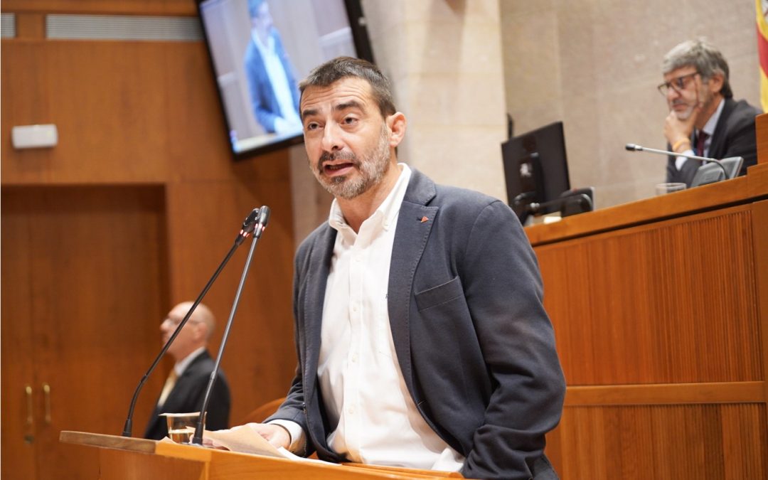 Izquierda Unida denuncia un nuevo desprecio del presidente Azcón al Parlamento aragonés