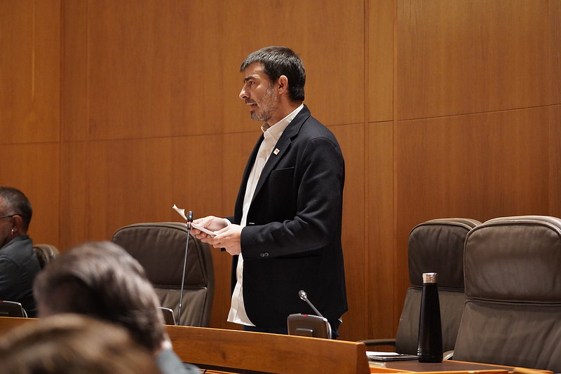 Sanz condena la degradación institucional provocada por la presidenta de las Cortes de Aragón