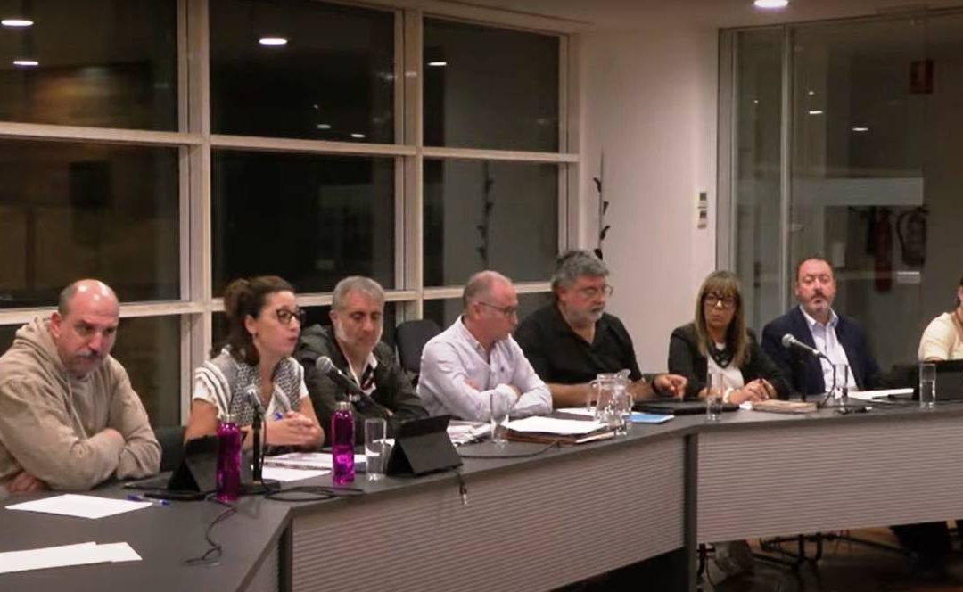 Izquierda Unida – Ganar Alcañiz defiende la recuperación del tren y exige más transparencia en los acuerdos plenarios