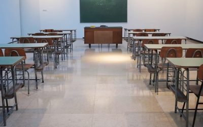 Izquierda Unida alerta del “blindaje” de la escuela privada mientras se abandonan los centros públicos en el Alto Aragón