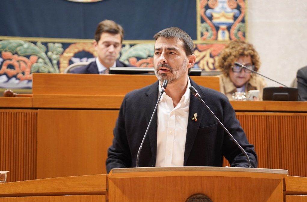 Sanz: “No nos invite a pantomimas de este calibre. Menos PowerPoint y más techo de gasto, señor Azcón”