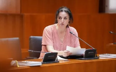 Izquierda Unida lleva a las Cortes el macrofestival pro-israelí Sizigia y reclama impedir un evento incompatible con la protección de La Sotonera